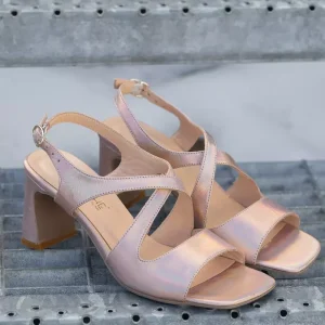 Roos – Nude