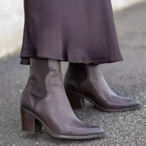 Maeda – Dark Brown
