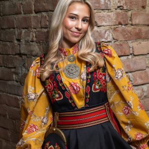Bomullsskjorte oker med roser liberty fasong
