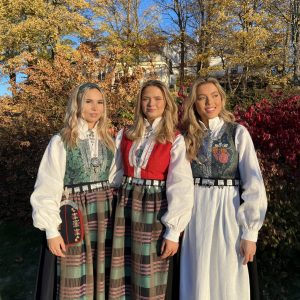 Nordmørsbunad