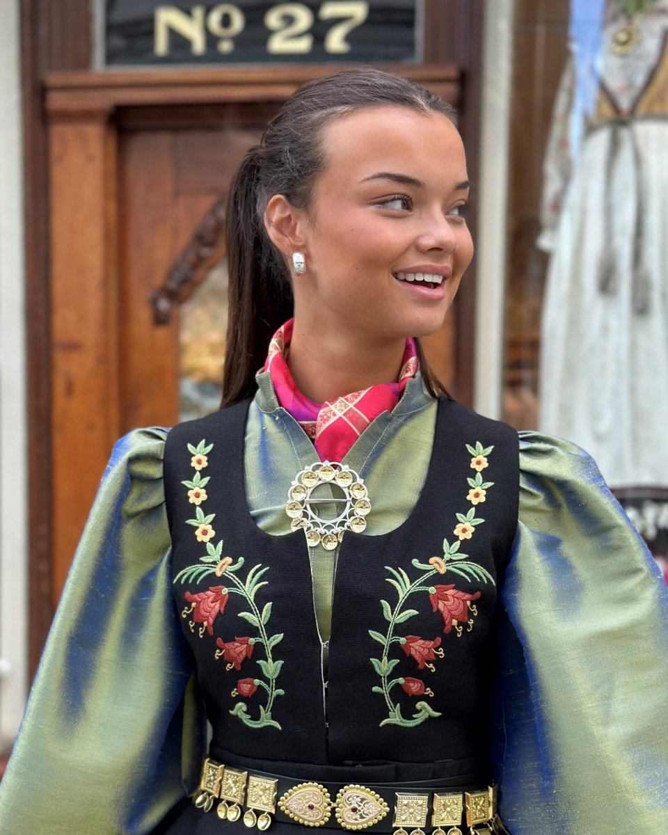 Løkenbunad - Image 9